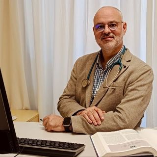 Acercar imagen: Efrén Martel Almeida, Angiólogo y cirujano vascular Las Palmas de Gran Canaria