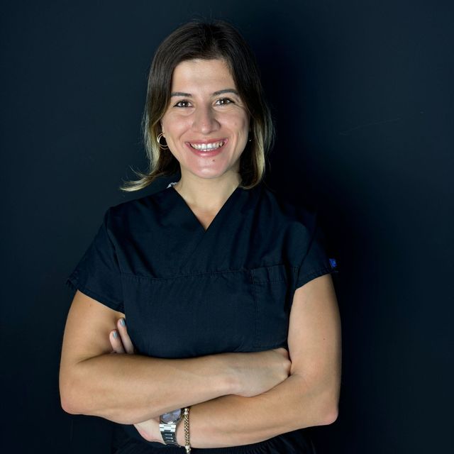 Emine Efe, Diş Hekimi Kocaeli