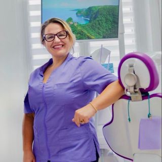 Anika Tane, dentista Bari