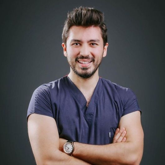 Emre Özbay, Diş Hekimi İzmir