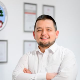 Powiększ obraz: Jarosław Kurowski, fizjoterapeuta Września