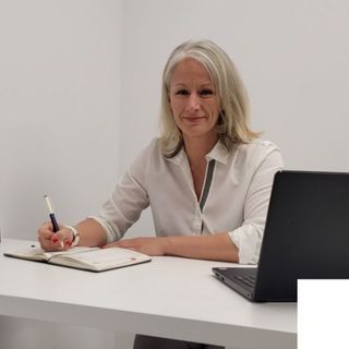 dr Judit Lencse - Mucha (dr n. o kult. fiz.)