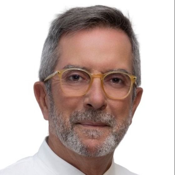 Bernardo Muel Rodríguez, Oftalmólogo Gijón