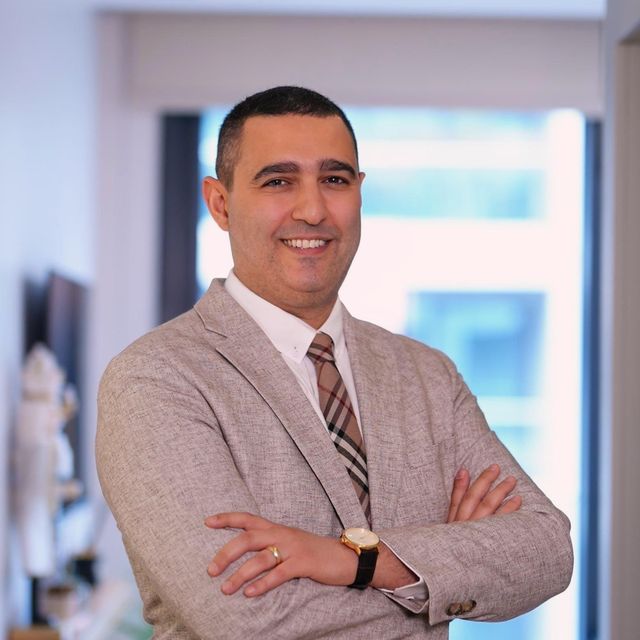 Erhan Erkan, Diş Hekimi İstanbul