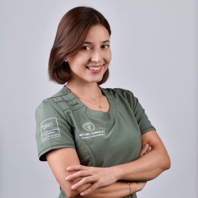 Luisa Castillo Fernández, Dentista Oviedo