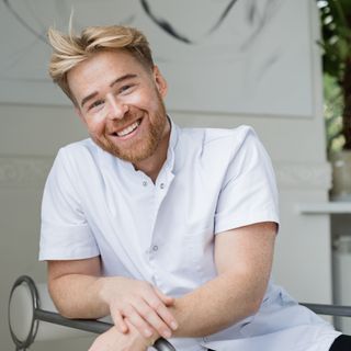 Powiększ obraz: Wiktor Leśniak, stomatolog Opole