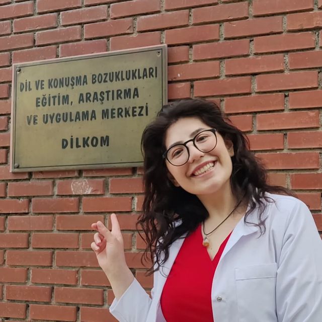 Melike Şahin, Dil ve Konuşma Terapisi İzmir
