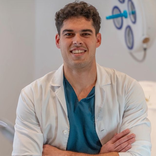 Maximo Mignone, Médico general Barcelona