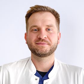 Powiększ obraz: Konrad Kubicki, neurochirurg Wrocław