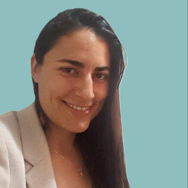 ANA CLAUDIA DI DOI, Médico general Mataró