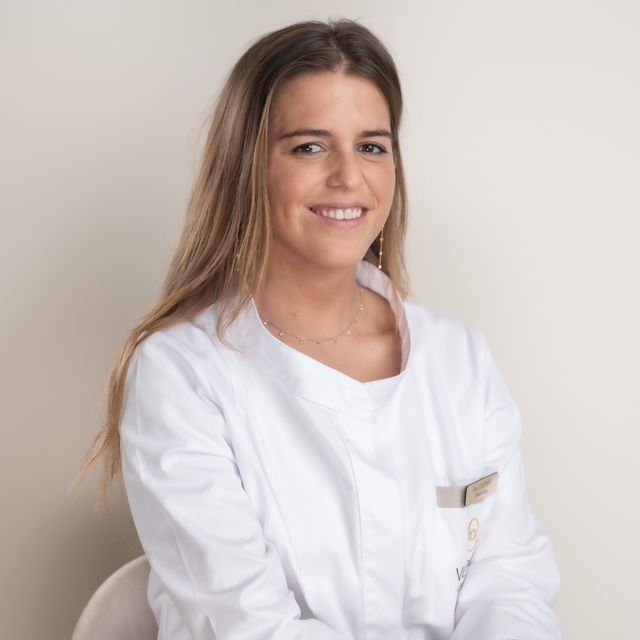 Lucía Castaño Fernández-Vega, Oftalmólogo Vigo