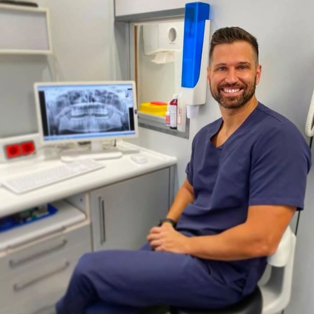 Josep Batalla Ferrer, Dentista Castelldefels