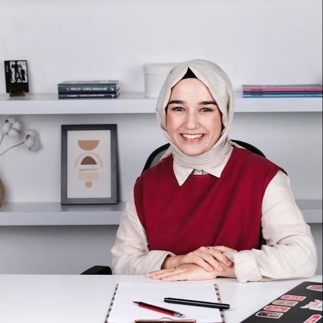 Hacer Tetik, Psikoloji Bursa