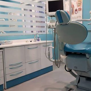 Acercar imagen: María del Carmen Astorga Molina, Dentista Madrid