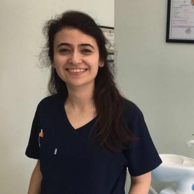 Fatma Çayır, Diş Hekimi İzmir