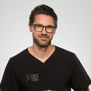 Powiększ obraz: Bartłomiej Szczodry, chirurg szczękowo-twarzowy Rawa Mazowiecka