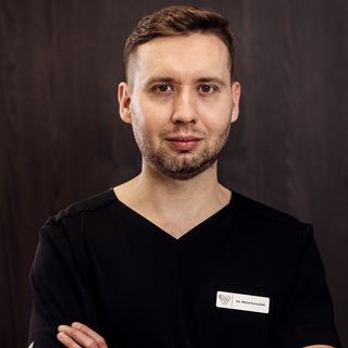 Powiększ obraz: Michał Kurczyński, chirurg stomatologiczny Łódź