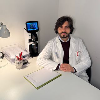 Ingrandire l'immagine: Emanuele Malvone, oculista Torre del Greco
