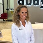 Andreia Aelenei, Terapeuta complementario Vecindario