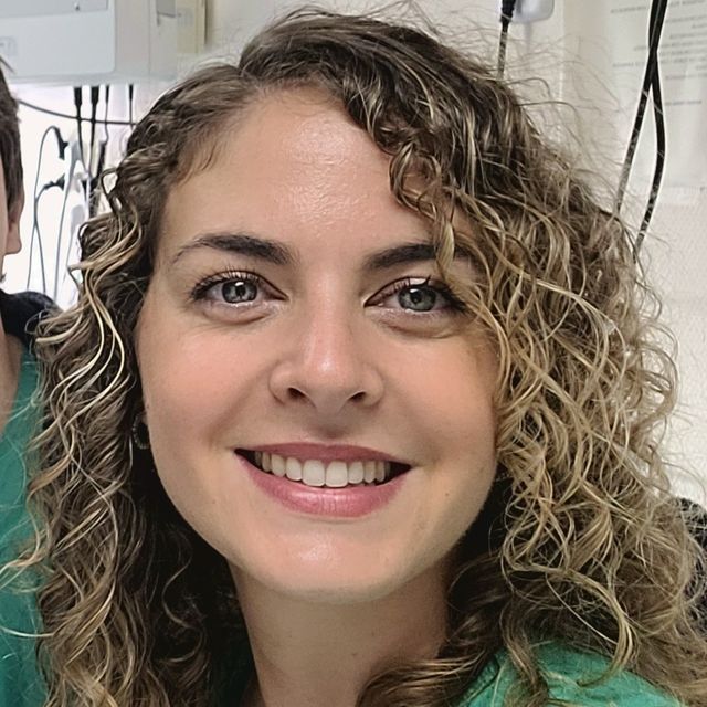 Alicia M. Espinosa, Otorrino Alicante