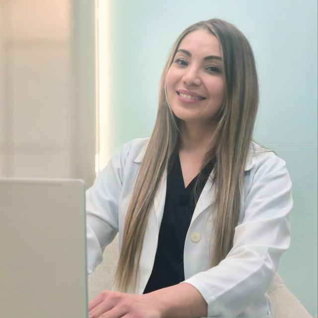 Claudia Castro Arita, Especialista en Tricología Valencia