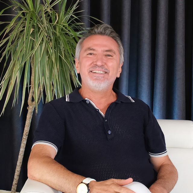 Mustafa Özcan, Diş Hekimi Denizli