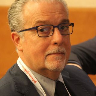 Ingrandire l'immagine: Andrea Zapelloni, oculista Roma