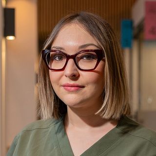 Acercar imagen: Andra Viscreanu, Dentista Zaragoza