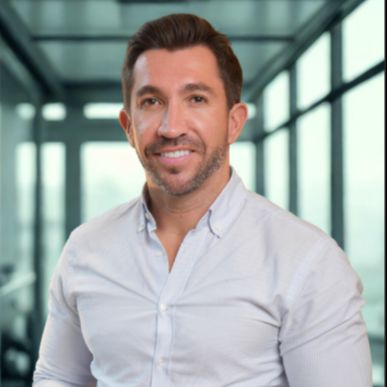 Luis E. Parra Pont, Cirujano plástico Palma de Mallorca