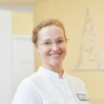 Bild vergrößern: Triinu Elsner, Plastischer & Ästhetischer Chirurg Hamburg