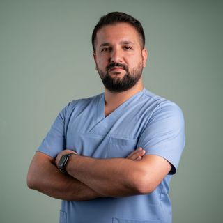 Ali Cem Ulubey, Diş Hekimi Antalya