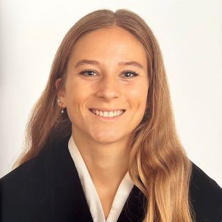 Acercar imagen: Emily Carr, Fisioterapeuta Valencia