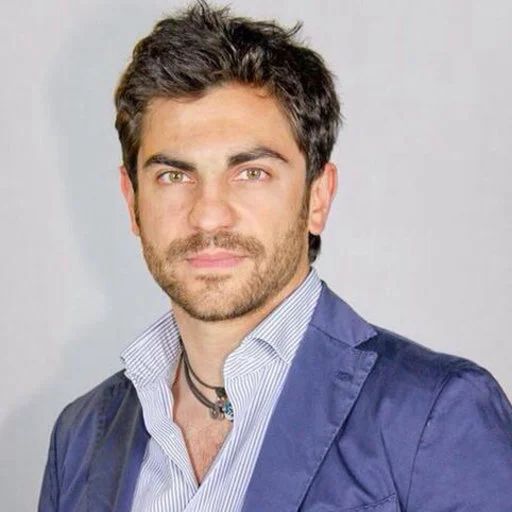 Sergio Razzano, chirurgo plastico Napoli