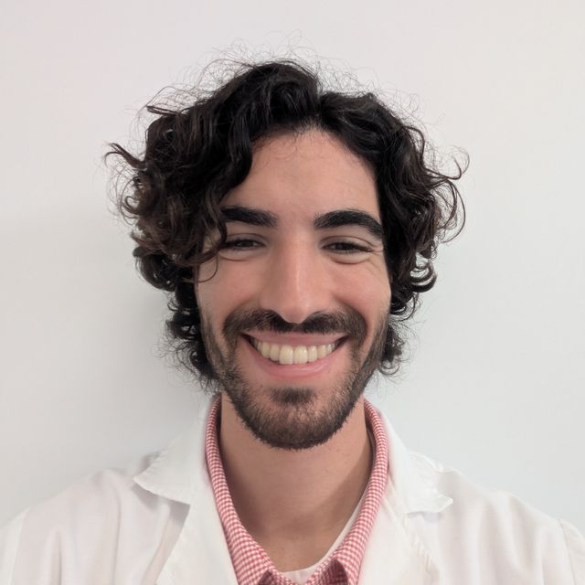 Alejandro Ruiz Nogales, Dermatólogo Vélez-Málaga