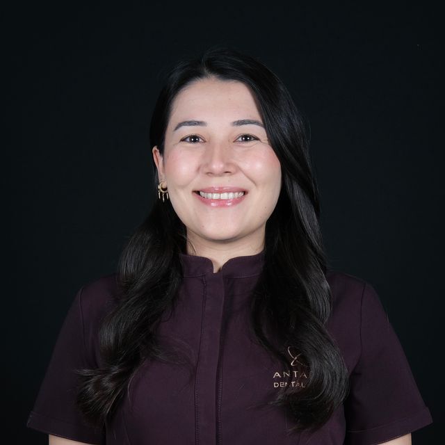 Esra Topaloğlu, Diş Hekimi Antalya