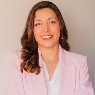  Cinthia Frias Butrón