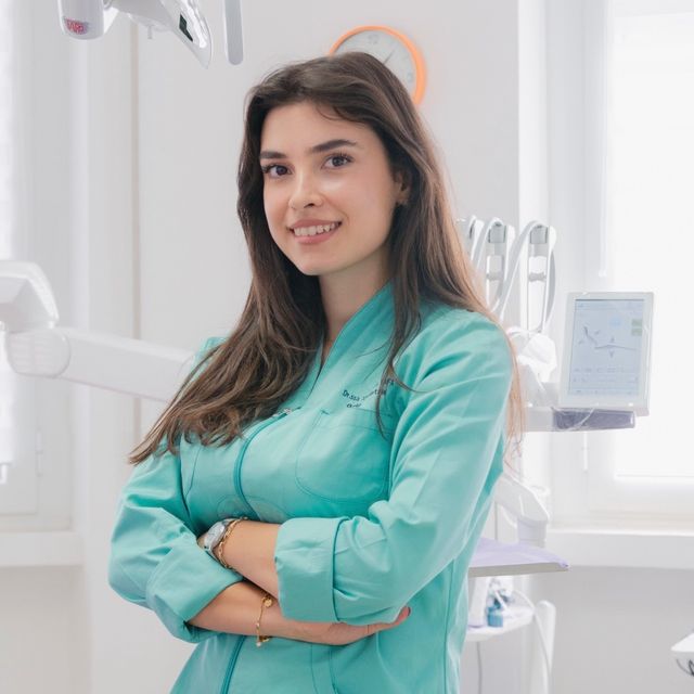 Xhensila Tafa, dentista Bari