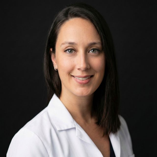 İrem Küçük Kırmacı, Çocuk Diş Hekimliği (Pedodonti) İstanbul