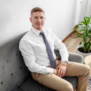 Powiększ obraz: Piotr Nowak, psycholog Koluszki