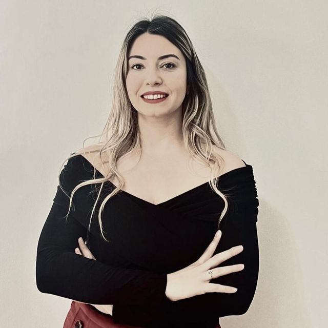 Büşra Avşar, Psikoloji İzmir