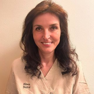 Carmen Rusu, igienista dentale California