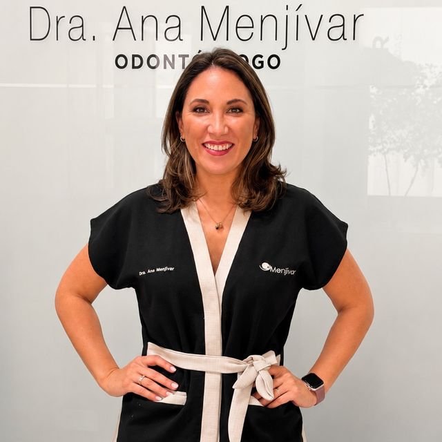 Ana Menjívar Galán, Dentista Sevilla