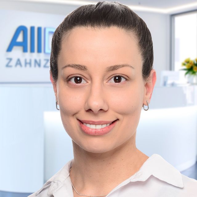 Eleni Louka, Zahnarzt Dresden