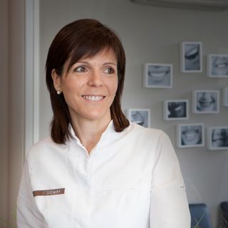 Acercar imagen: Núria Garròs Triguero, Dentista Manresa