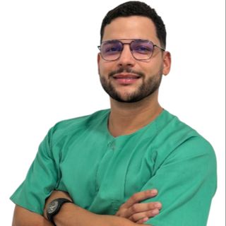 Acercar imagen: Yonathan Edwin Quiñones Martínez, Médico estético Granada