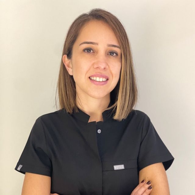 Nihan Emir, Diş Hekimi Aydın