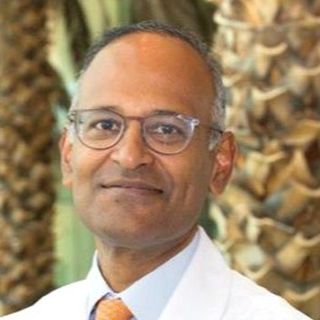 Acercar imagen: Lloyd Nanhekhan, Cirujano plástico Granollers