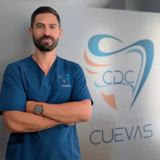 Acercar imagen: Javier Cuevas Ortiz, Dentista Torre del Mar