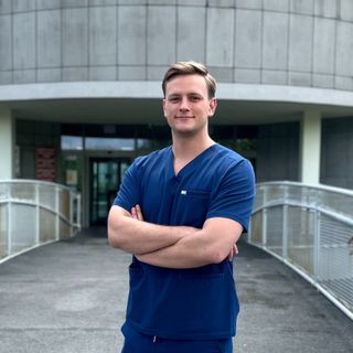 Powiększ obraz: Mateusz Dziurdź, stomatolog Wrocław