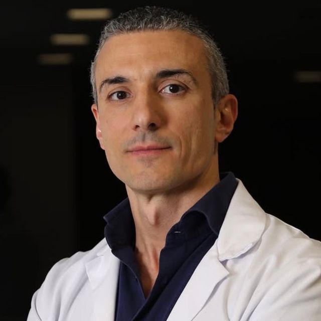 Antonio Mónaco, Cirujano plástico Elche